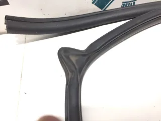 BP4K68912A Уплотнитель Mazda 3 BK Арт 2-873045, вид 3