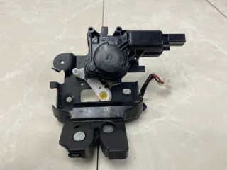 BN8V56820A Замок багажника Mazda 3 BK Арт 2-1068189, вид 11