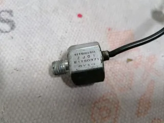 e1t50371 Датчик детонации Mazda 3 BK Арт 2-45817, вид 2