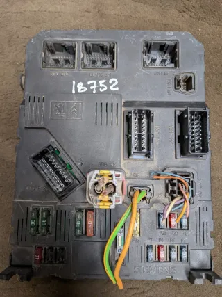 9650584580 Блок предохранителей Citroen Berlingo 1 restailing Арт 2000000018752, вид 1