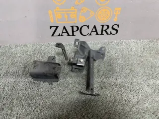 BP4K5215YA Кронштейн замка капота Mazda 3 BK Арт 2-34887, вид 1