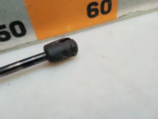 BN8W56930A Амортизатор крышки багажника (3-5 двери) Mazda 3 BK Арт 2-718867, вид 4