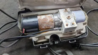 A2518000097 Моторчик (насос) подъема крышки багажника (3-5 двери) Mercedes ML W164 Арт 20290700, вид 1